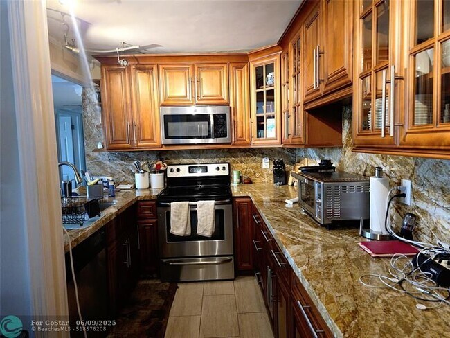 Building Photo - 1350 River Reach Dr