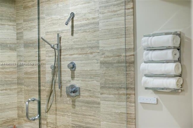 Building Photo - 15901 Collins Ave