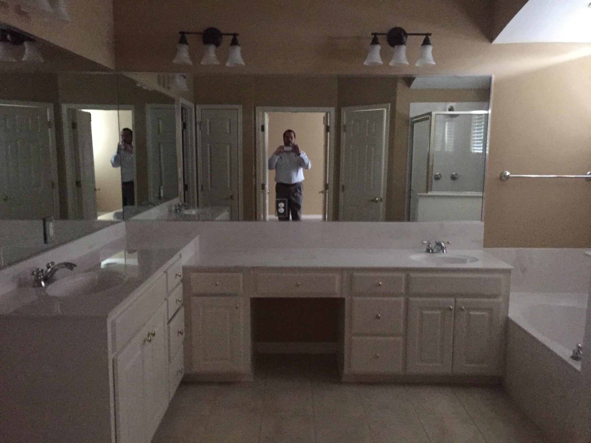 Building Photo - 8004 Laurel Hill Dr