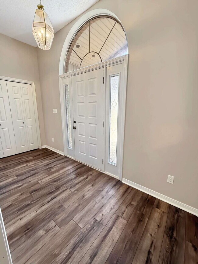 Building Photo - Now $2,395 – Spacious, Established Home with Room to Breathe