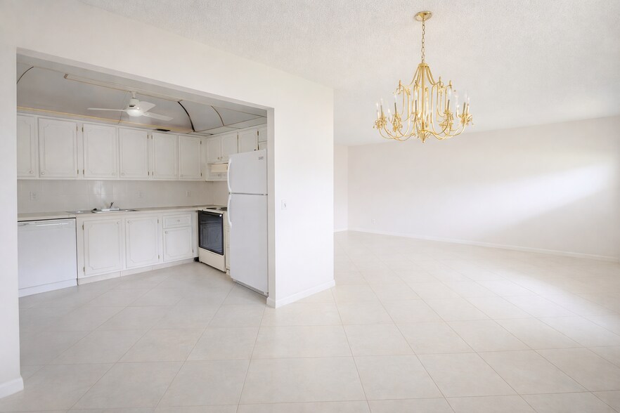 Building Photo - 222 Somerset L