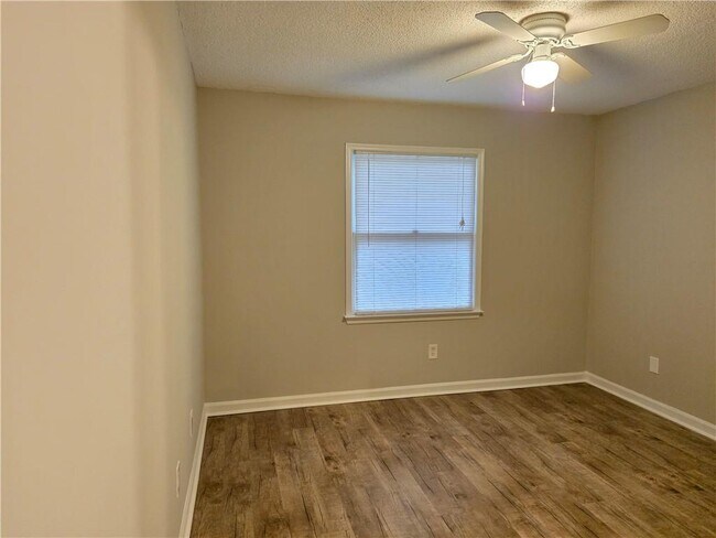 Building Photo - 1225 Oakplace Dr SW