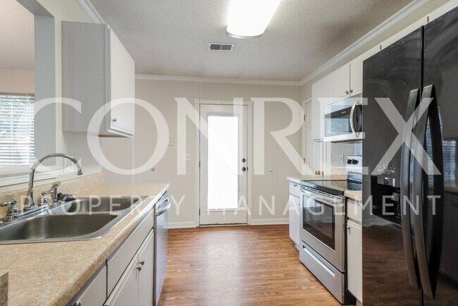 Building Photo - Charming 3 Bedroom Simpsonville, SC Home!