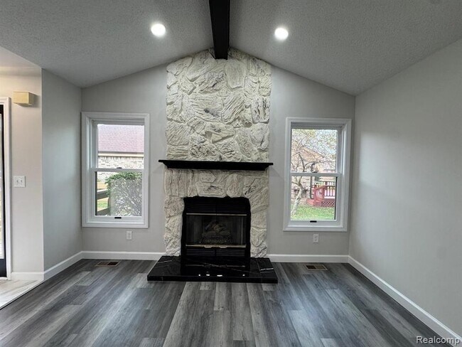 Building Photo - 2343 Heritage Pointe Dr