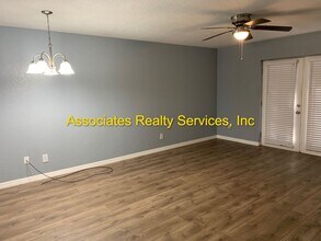 Building Photo - 2 Bed/2.5 bath End Unit Town home!  LOOK !!!