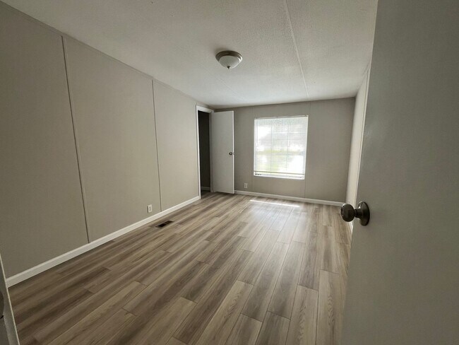 Building Photo - NO SECURITY DEPOSIT SPECIAL! Three Bedroom Home on 5 Acres in Guyton