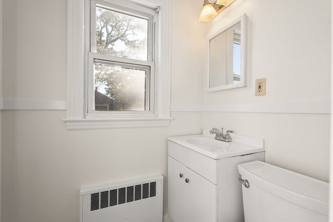 Building Photo - 34 Nilsen Ave