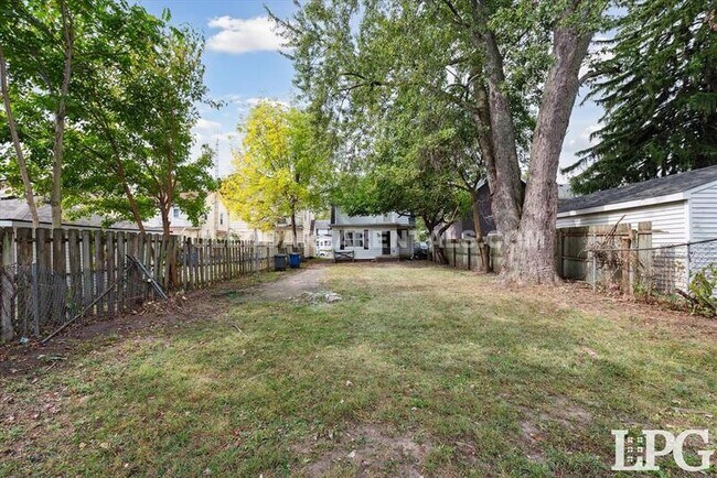 Building Photo - 3606 Revere Dr