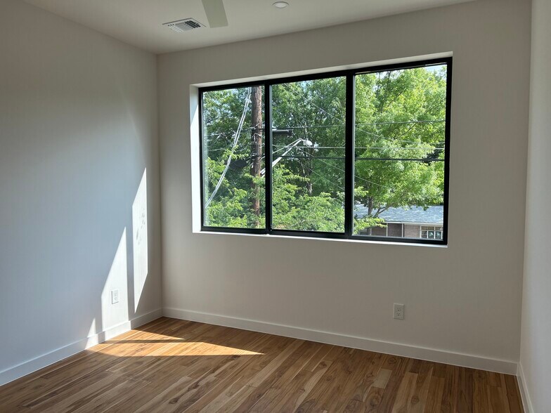 Building Photo - 500 Irma Dr