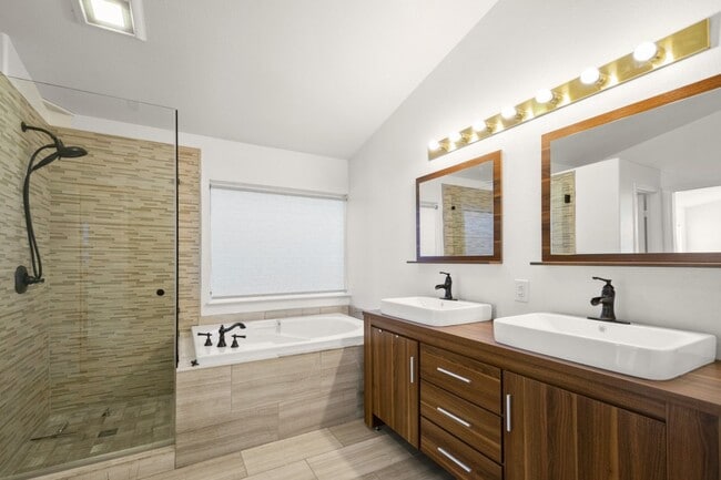 Building Photo - Welcome Home to Fall in Love with This Stu...