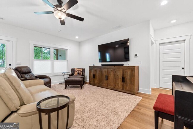 Building Photo - 1100 Hidden Hills Cir