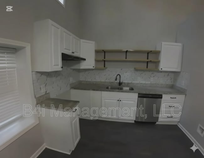 Building Photo - 226 Polar Rock Rd SW