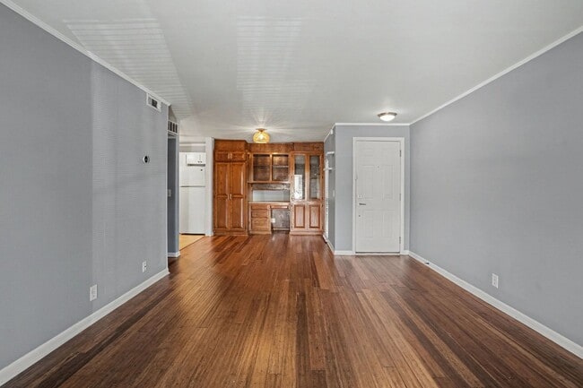Building Photo - 555 N Dupont Ave