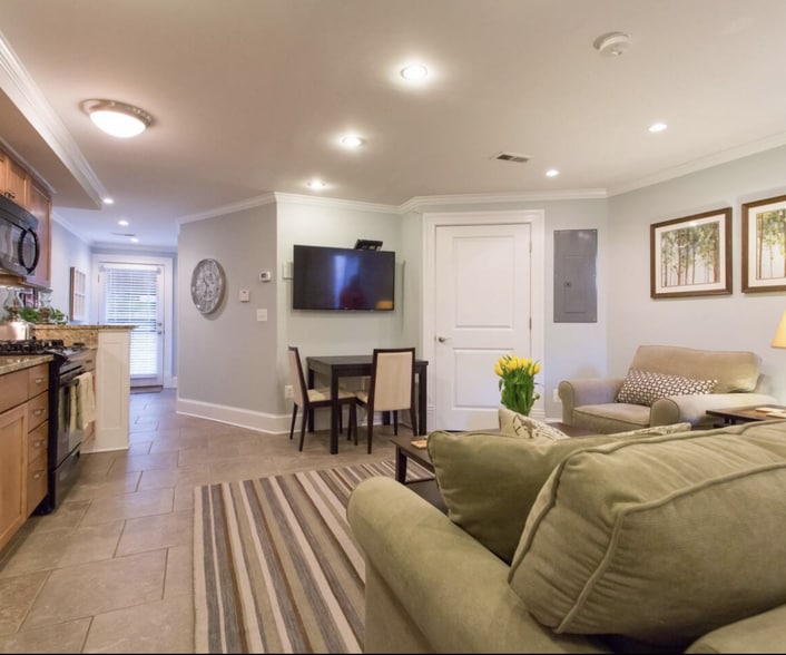 Building Photo - 513 7th St SE