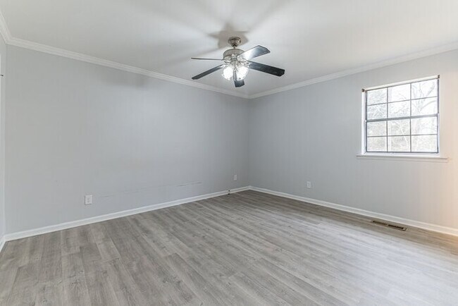 Building Photo - Ranch 3 bedroom 2 bath !