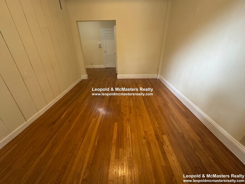 Building Photo - 76 Dunboy St