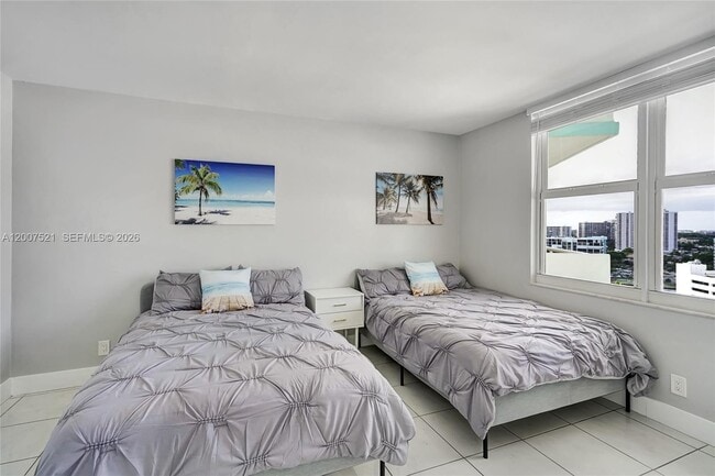 Building Photo - 3725 S Ocean Dr