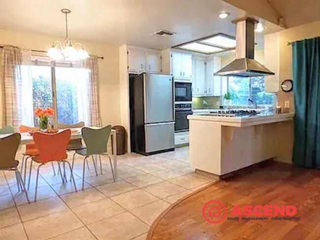 Building Photo - Beautiful Home Located In The Southwest!