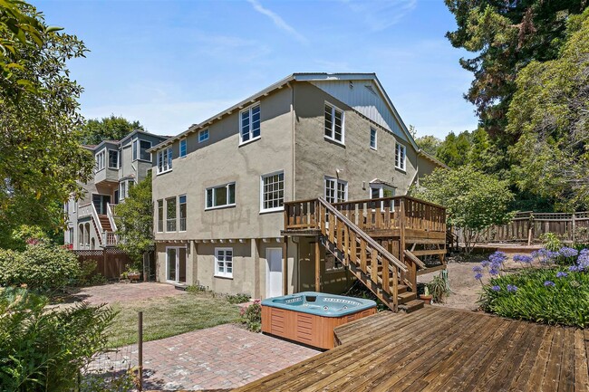 Building Photo - Large, Beautiful Upper Piedmont Home