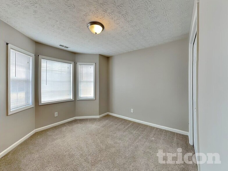 Building Photo - 235 Red Maple Dr