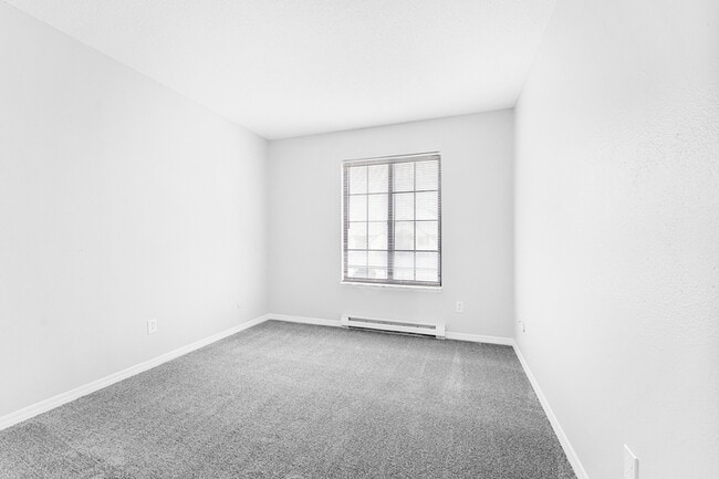 Building Photo - 5943 Walnut Cir Dr