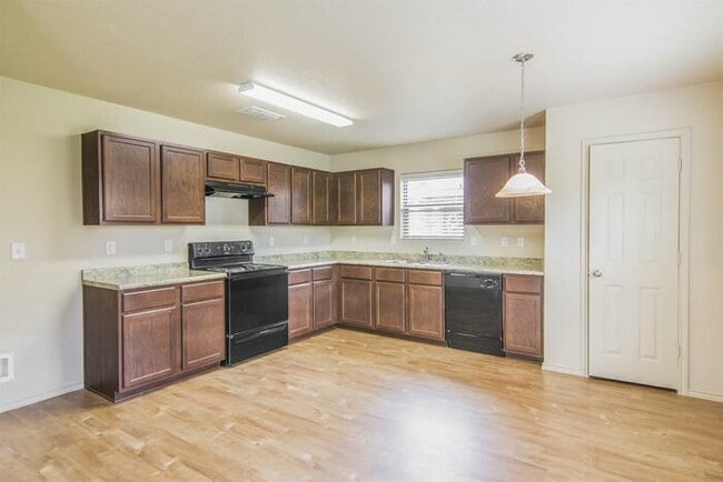 Building Photo - 2110 Bigmouth Rod