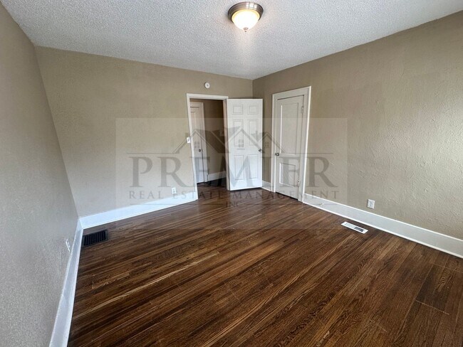 Building Photo - Rent $895 -5646 Lydia Ave, Kansas City, MO...