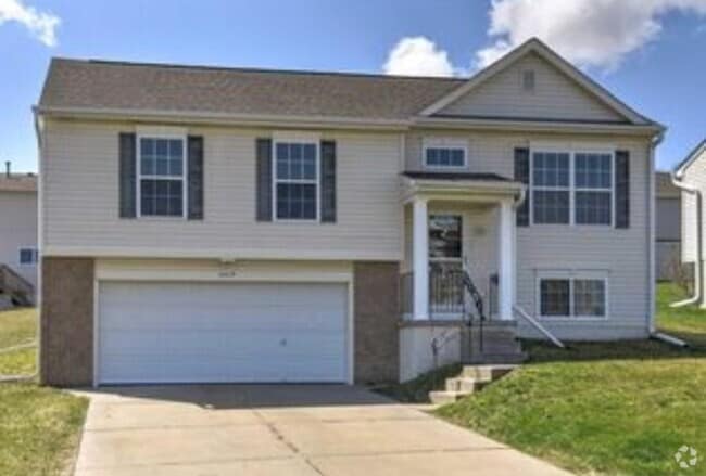 Building Photo - 16119 Cherrywood St