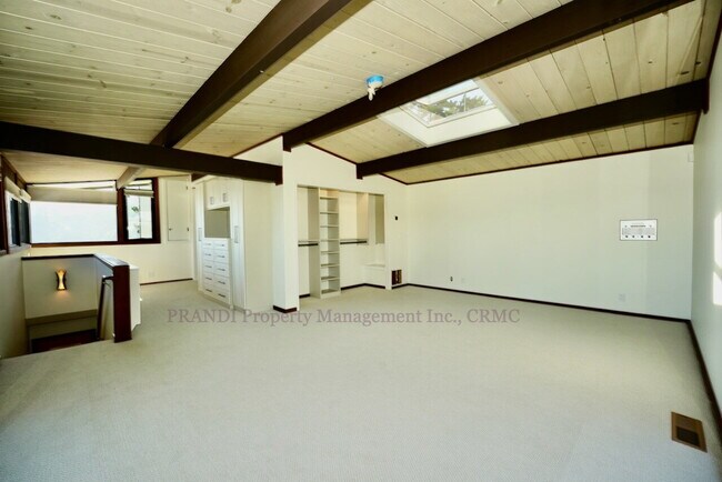 Building Photo - Unmatched Quality and Unparalleled Views F...