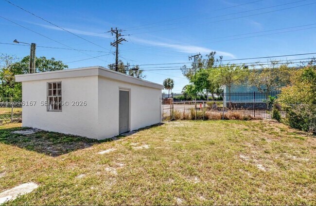 Building Photo - 953 29th St