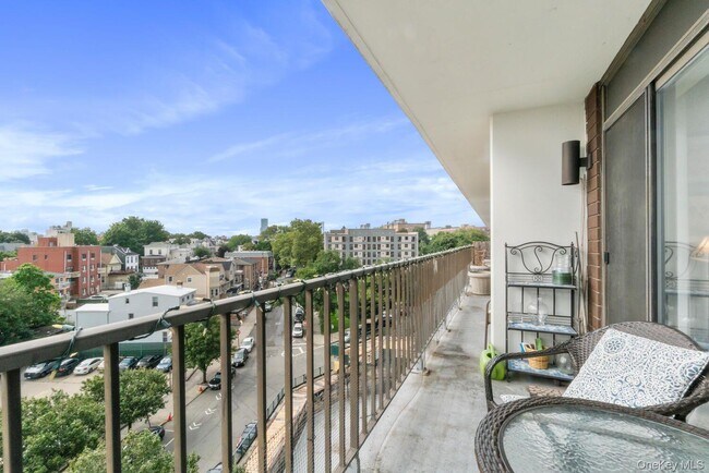 Building Photo - 25-40-40 Shore Blvd