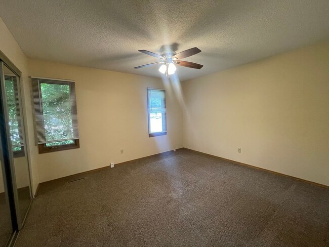 Building Photo - COMING SOON Cozy House 3 bed 2 bath 2 car ...