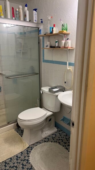 Building Photo - 2300 Strahle St