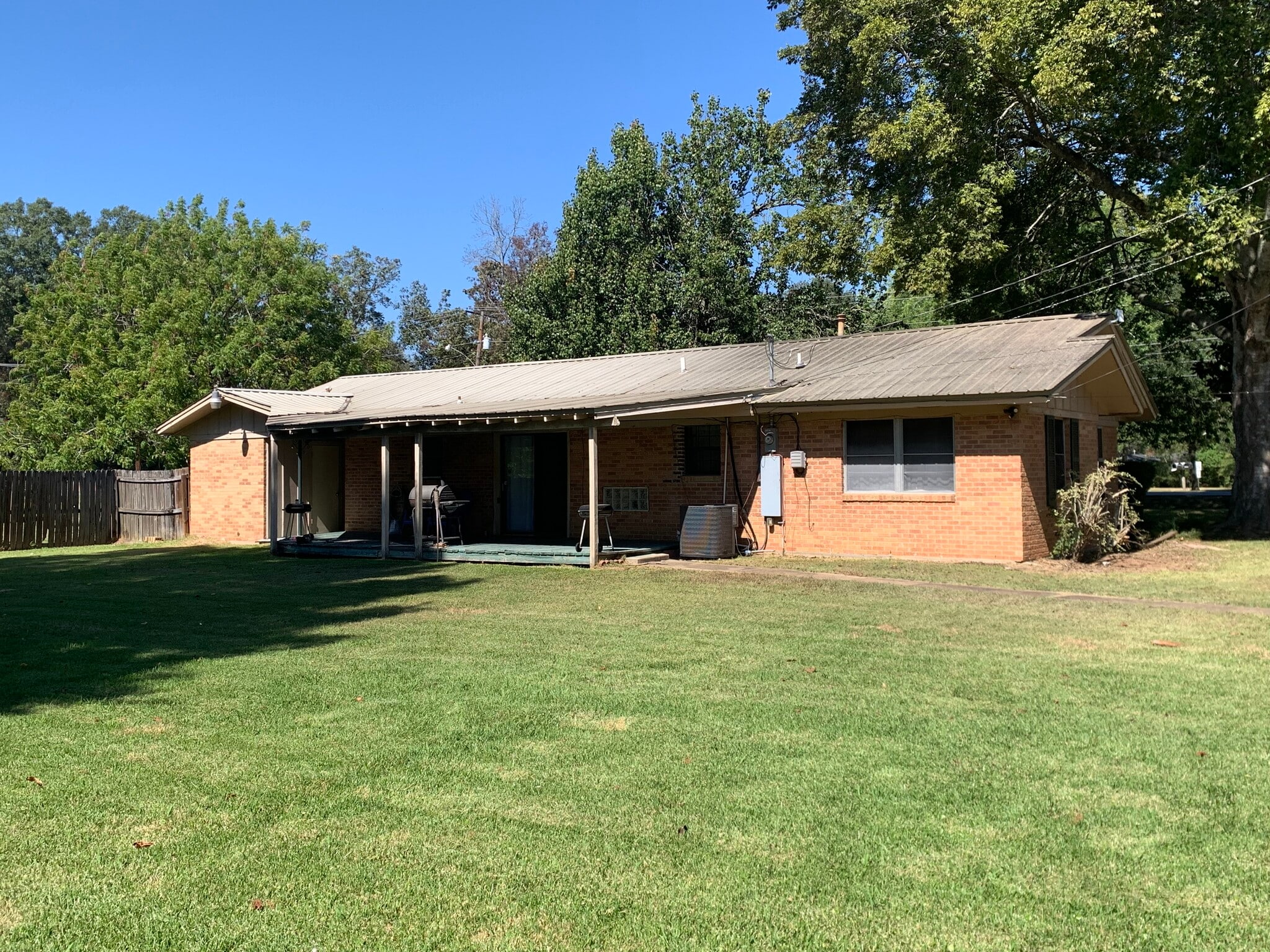 Building Photo - 1704 Horseshoe Dr