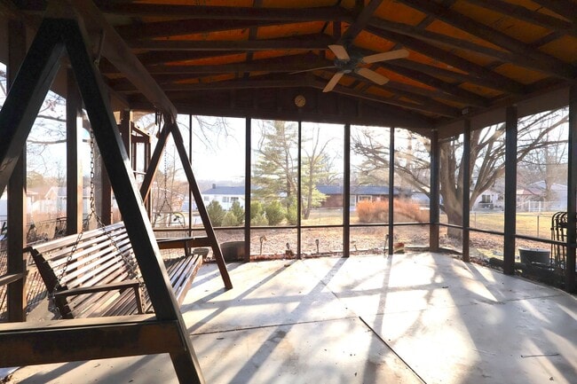 Building Photo - Charming 3-Bed, 2-Bath Home with 2 Car Garage & Covered Patio