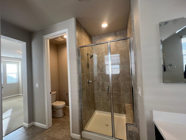 Building Photo - 533 Aspen Pl