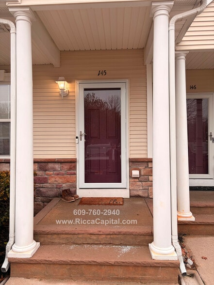 Building Photo - 145 Yorktown Blvd