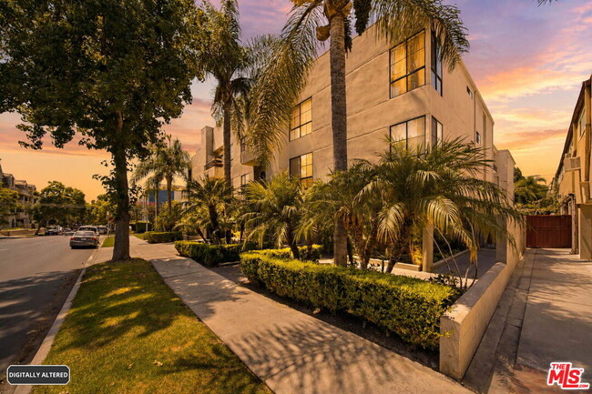 Building Photo - 909 Croft Ave