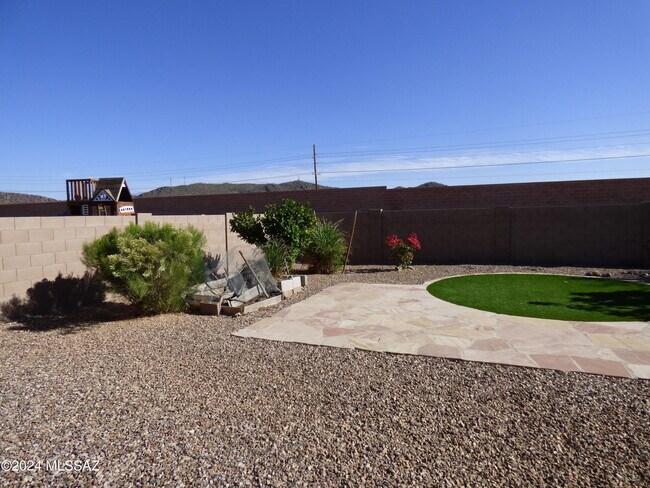 Building Photo - 10208 N Crooked Peak Trail