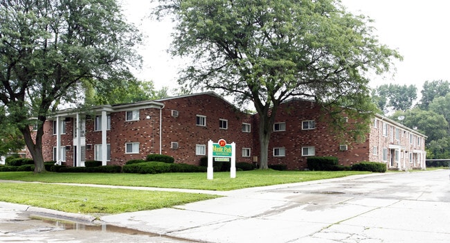 Primary Photo - Montie Park Apartments