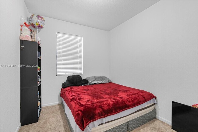 Building Photo - 1137 SW 7th Ct