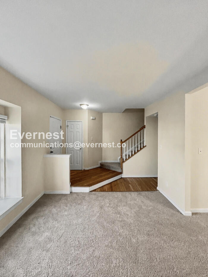 Building Photo - 8726 Springwater Dr