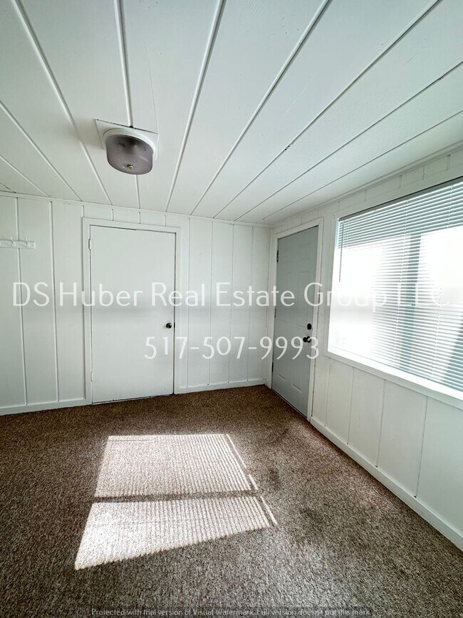 Building Photo - 305 E Everettdale-