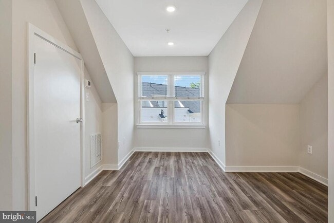 Building Photo - 1003 Sycamore Dr SE