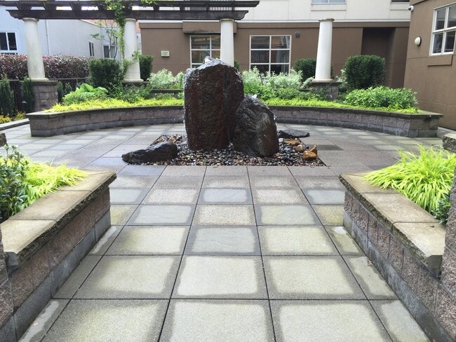 Building Photo - Downtown Bellevue One Bedroom One Bath Con...