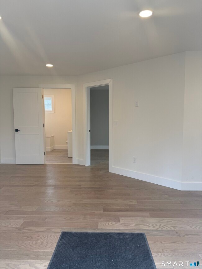 Building Photo - 424 Thrall Ave