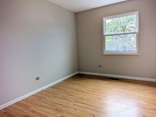 Building Photo - 2133 N Ginger Creek Cir