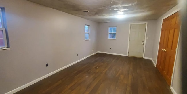 Building Photo - Charming 3-Bedroom Pet-Friendly Home with Modern Conveniences in Flint Charter Township!