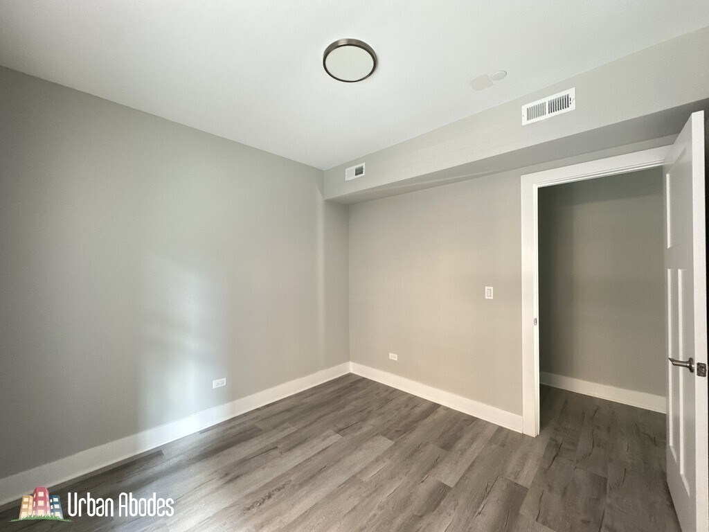 Building Photo - 1137 Oak Ave