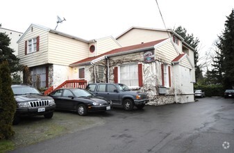 Building Photo - Greenwood Ave
